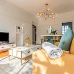 Secure And Modern 2Bed Apartment In Cape Towns Charming Rondebosch