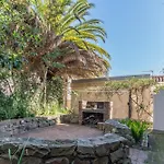 Secure And Modern 2Bed Apartment In Cape Towns Charming Rondebosch