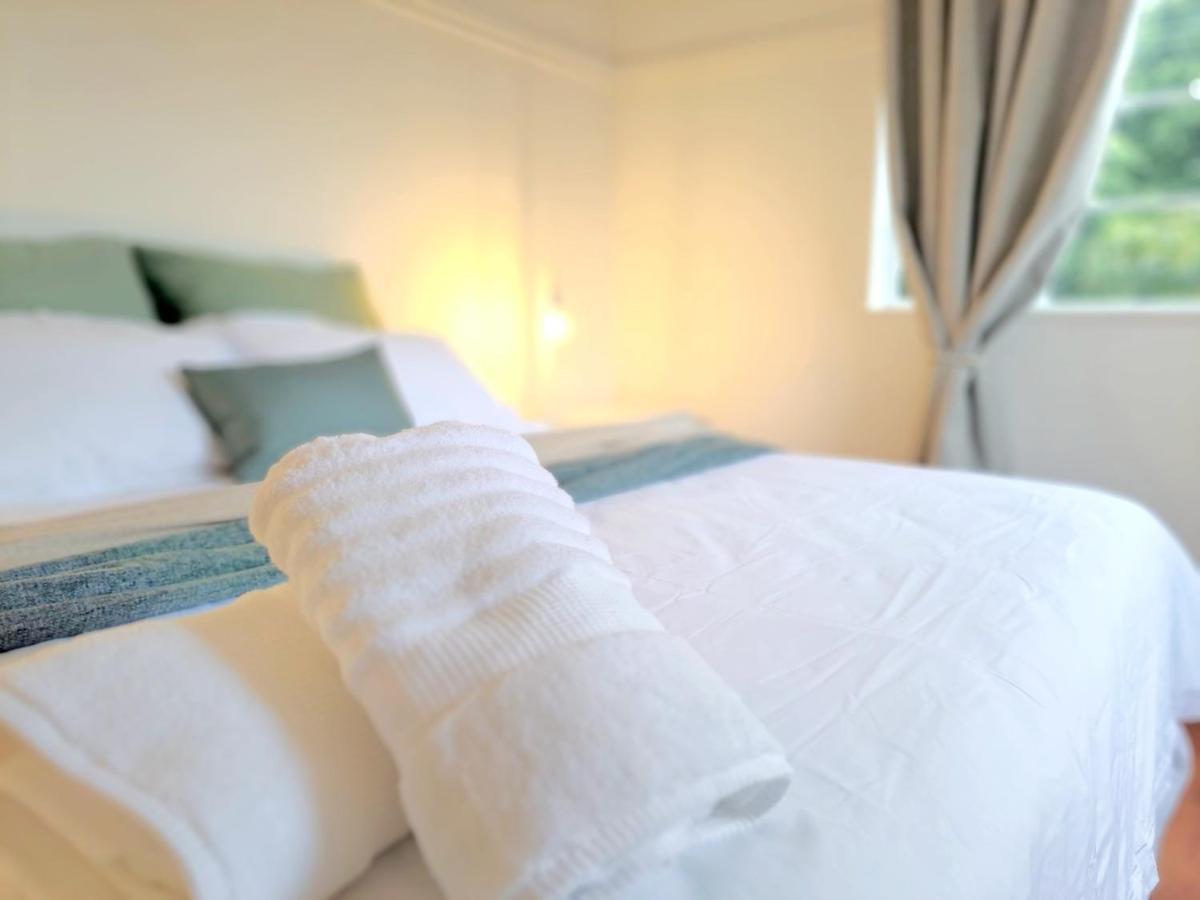 Secure And Modern 2bed In Cape Towns Charming Rondebosch Apartment