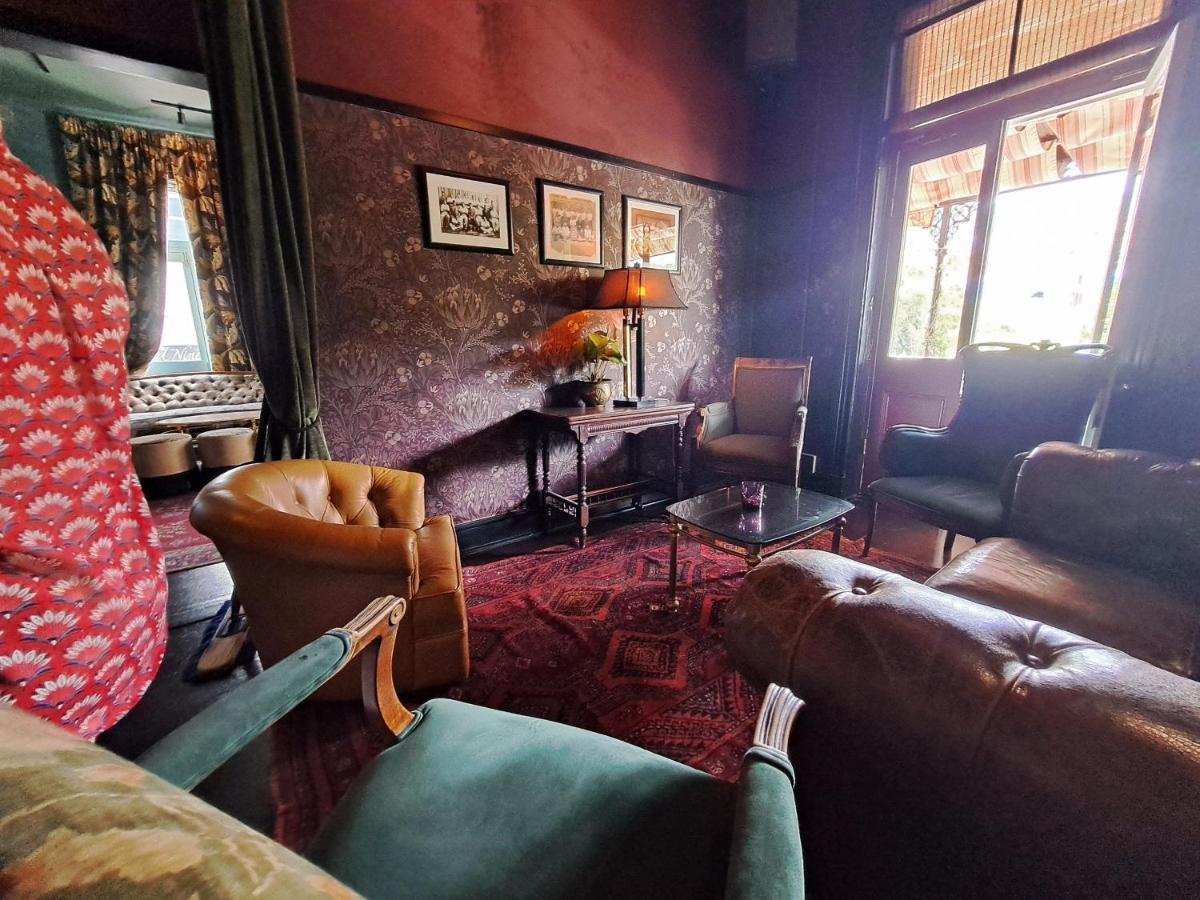 Secure And Modern 2bed In Cape Towns Charming Rondebosch
