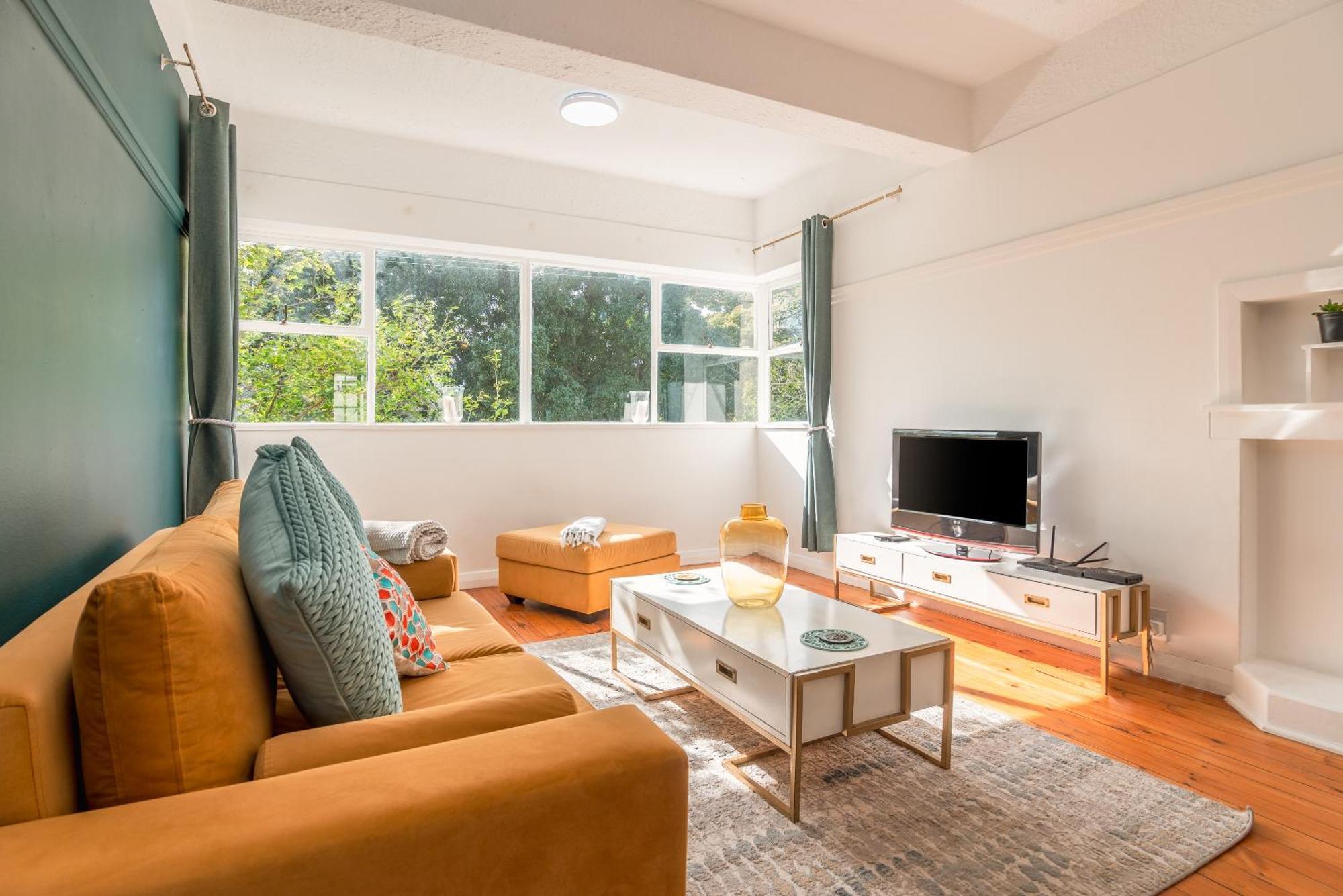 Secure And Modern 2bed In Cape Towns Charming Rondebosch