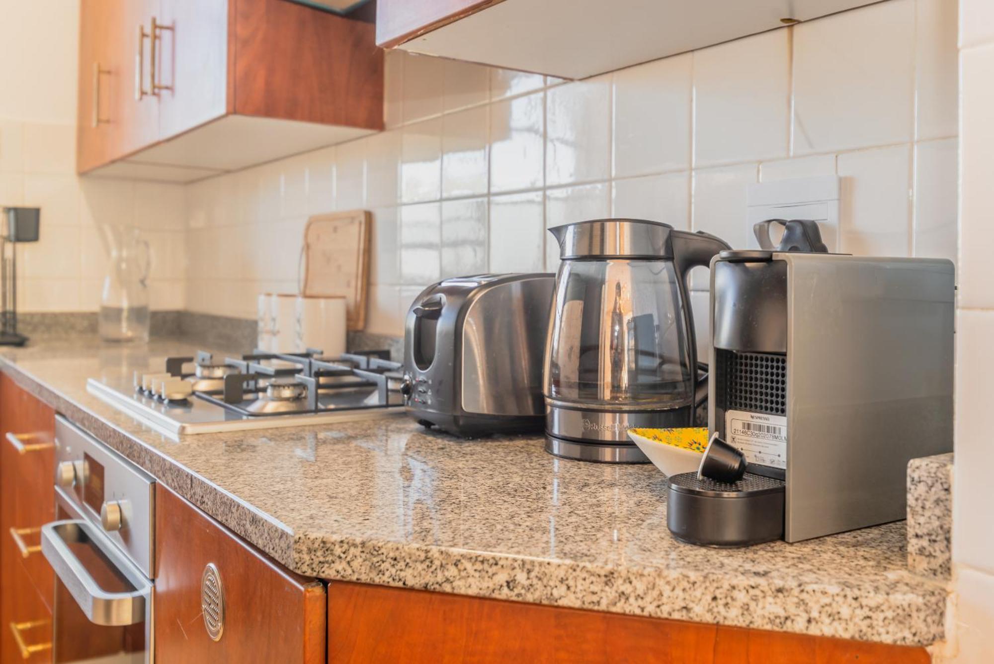 Secure And Modern 2bed In Cape Towns Charming Rondebosch